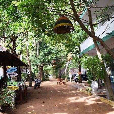 Rupa'S Hotel อารูกัมเบย์ ภายนอก รูปภาพ