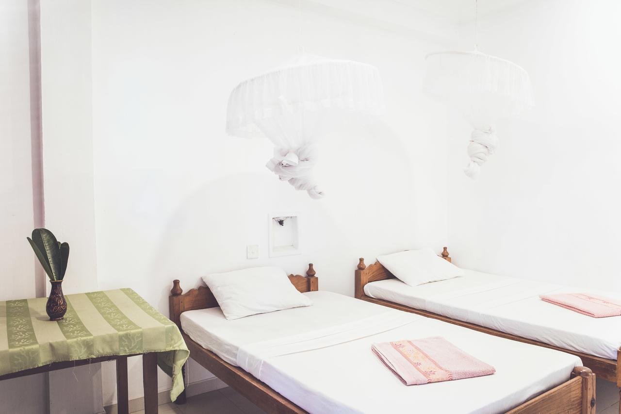 Rupa'S Hotel อารูกัมเบย์ ภายนอก รูปภาพ