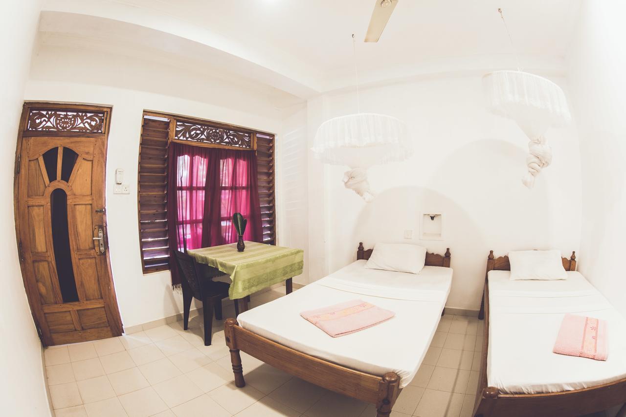 Rupa'S Hotel อารูกัมเบย์ ภายนอก รูปภาพ
