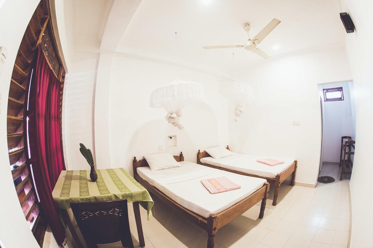 Rupa'S Hotel อารูกัมเบย์ ภายนอก รูปภาพ