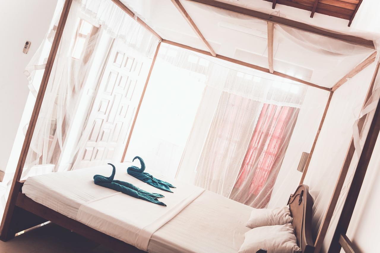 Rupa'S Hotel อารูกัมเบย์ ภายนอก รูปภาพ