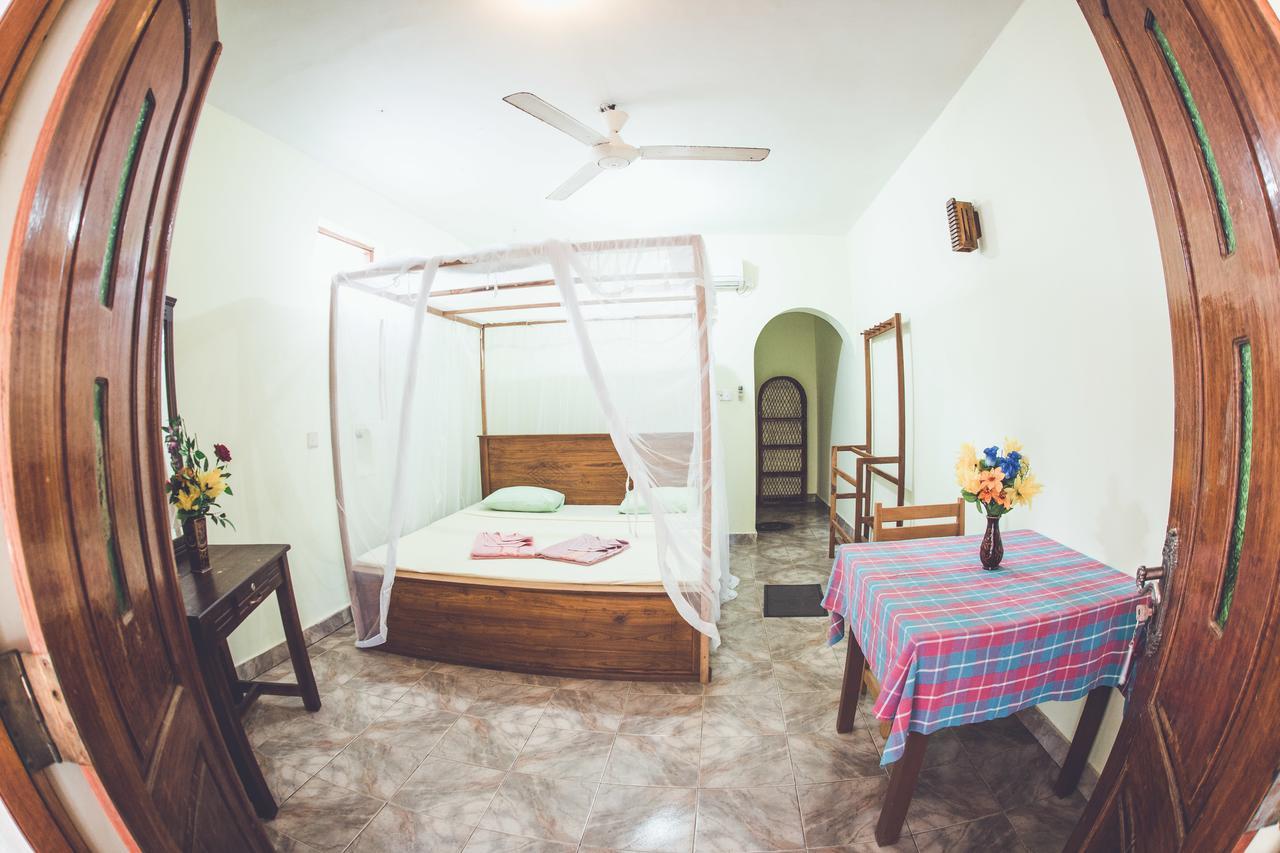 Rupa'S Hotel อารูกัมเบย์ ภายนอก รูปภาพ