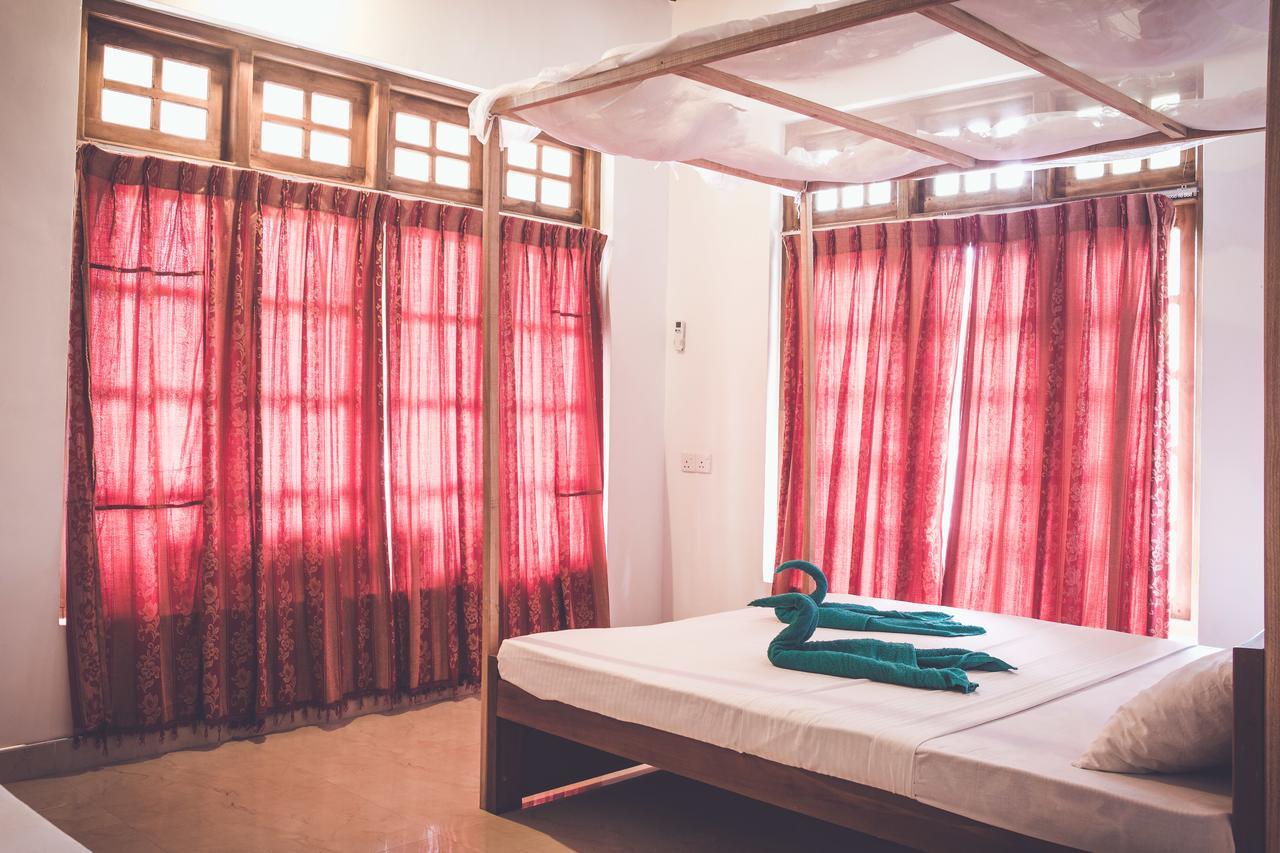 Rupa'S Hotel อารูกัมเบย์ ภายนอก รูปภาพ