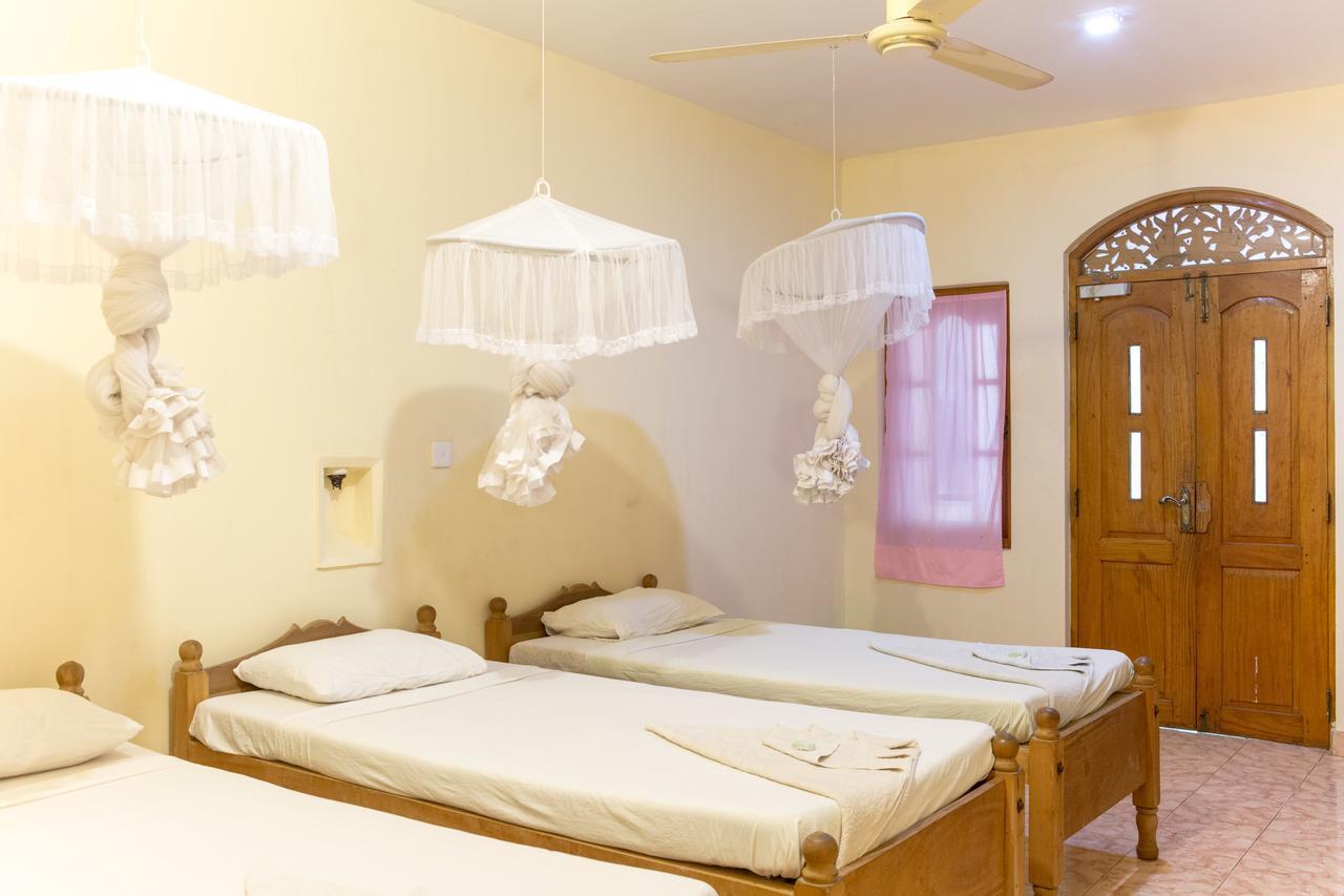 Rupa'S Hotel อารูกัมเบย์ ภายนอก รูปภาพ