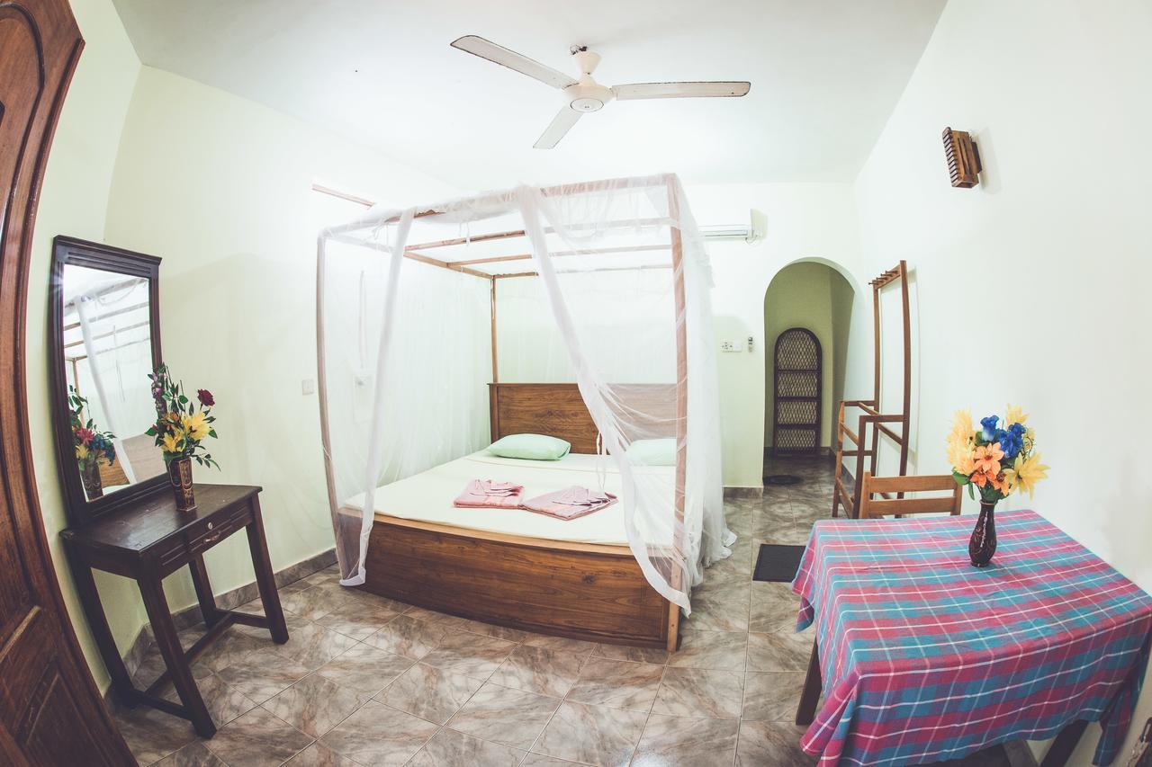 Rupa'S Hotel อารูกัมเบย์ ภายนอก รูปภาพ