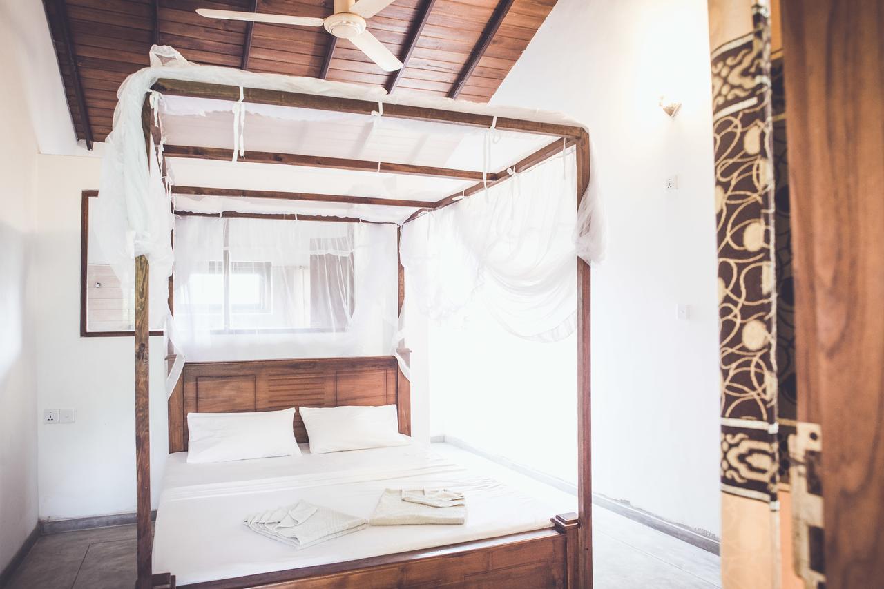Rupa'S Hotel อารูกัมเบย์ ภายนอก รูปภาพ