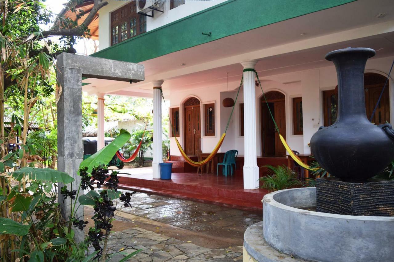 Rupa'S Hotel อารูกัมเบย์ ภายนอก รูปภาพ