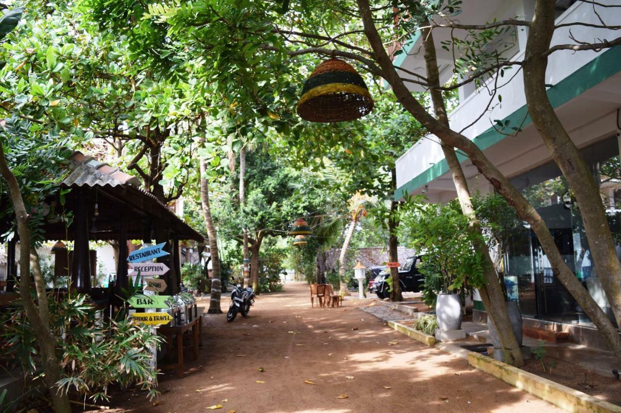 Rupa'S Hotel อารูกัมเบย์ ภายนอก รูปภาพ