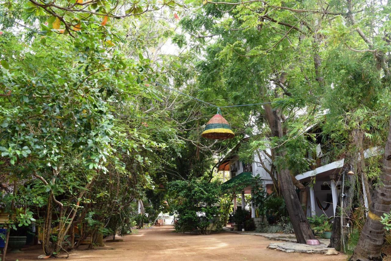 Rupa'S Hotel อารูกัมเบย์ ภายนอก รูปภาพ