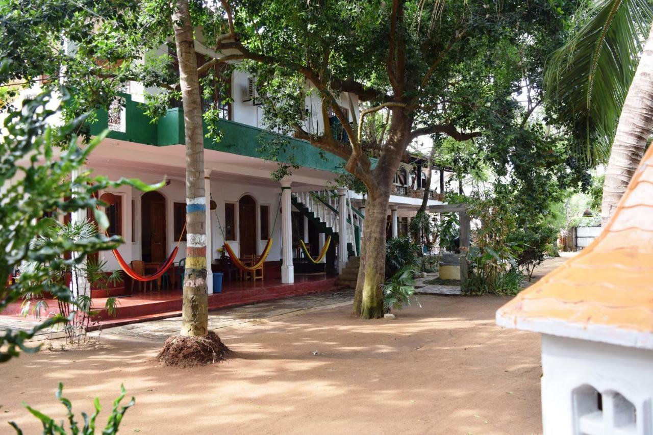 Rupa'S Hotel อารูกัมเบย์ ภายนอก รูปภาพ