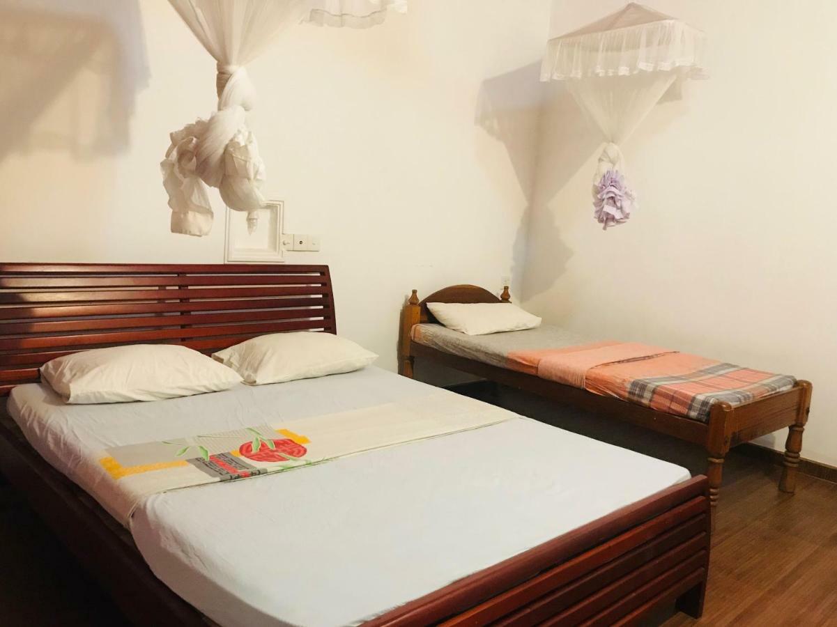 Rupa'S Hotel อารูกัมเบย์ ภายนอก รูปภาพ